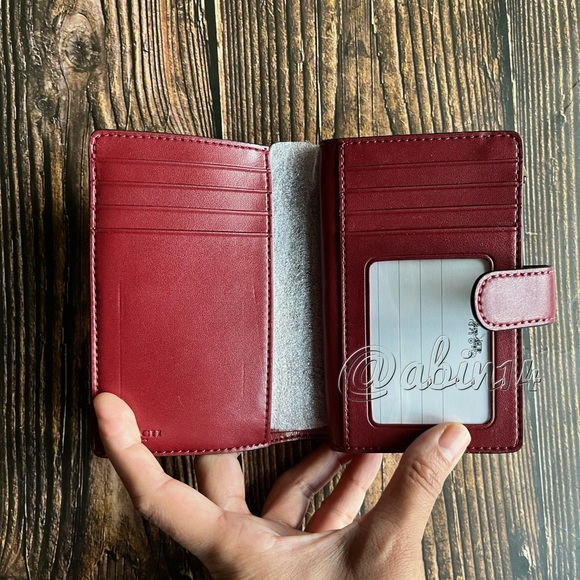 NWT Coach Medium Signature Canvas Leather Interior Wallet - Picture 2 of 5